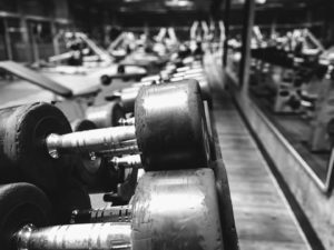 Kurzhanteln Fitnessstudio